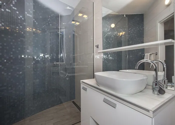 Sunny Rooftop Daire *