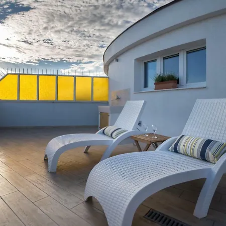 Апартаменты Sunny Rooftop Сплит